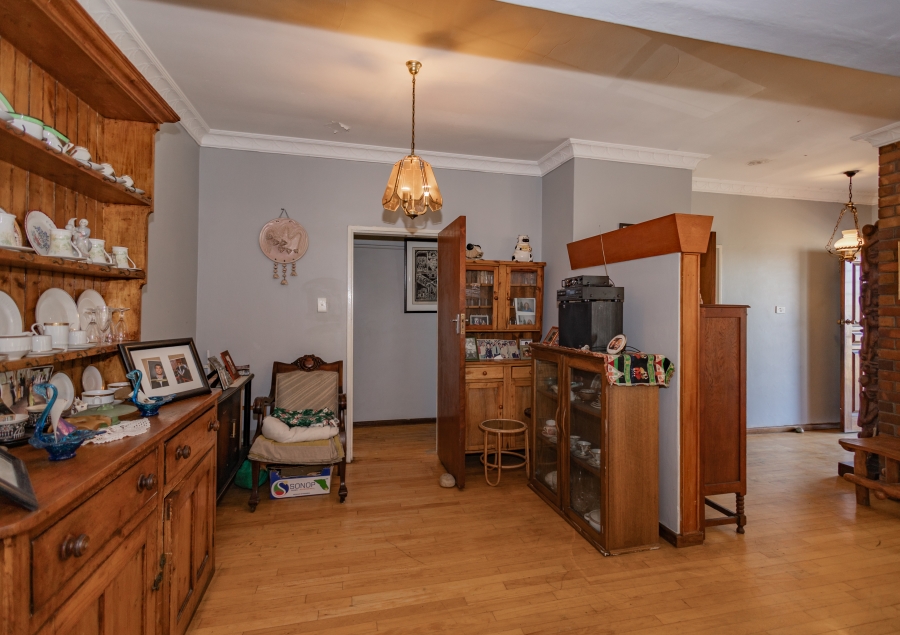 4 Bedroom Property for Sale in Avondale Western Cape